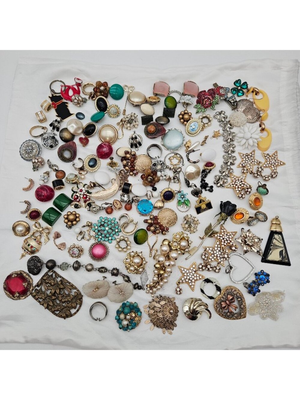 Vintage Jewelry Craft Repair Junk Repurpose Lot Mostly Brooches Earrings 2.25lb